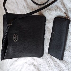 Michael Kors Shoulder Bag with Matching wallet